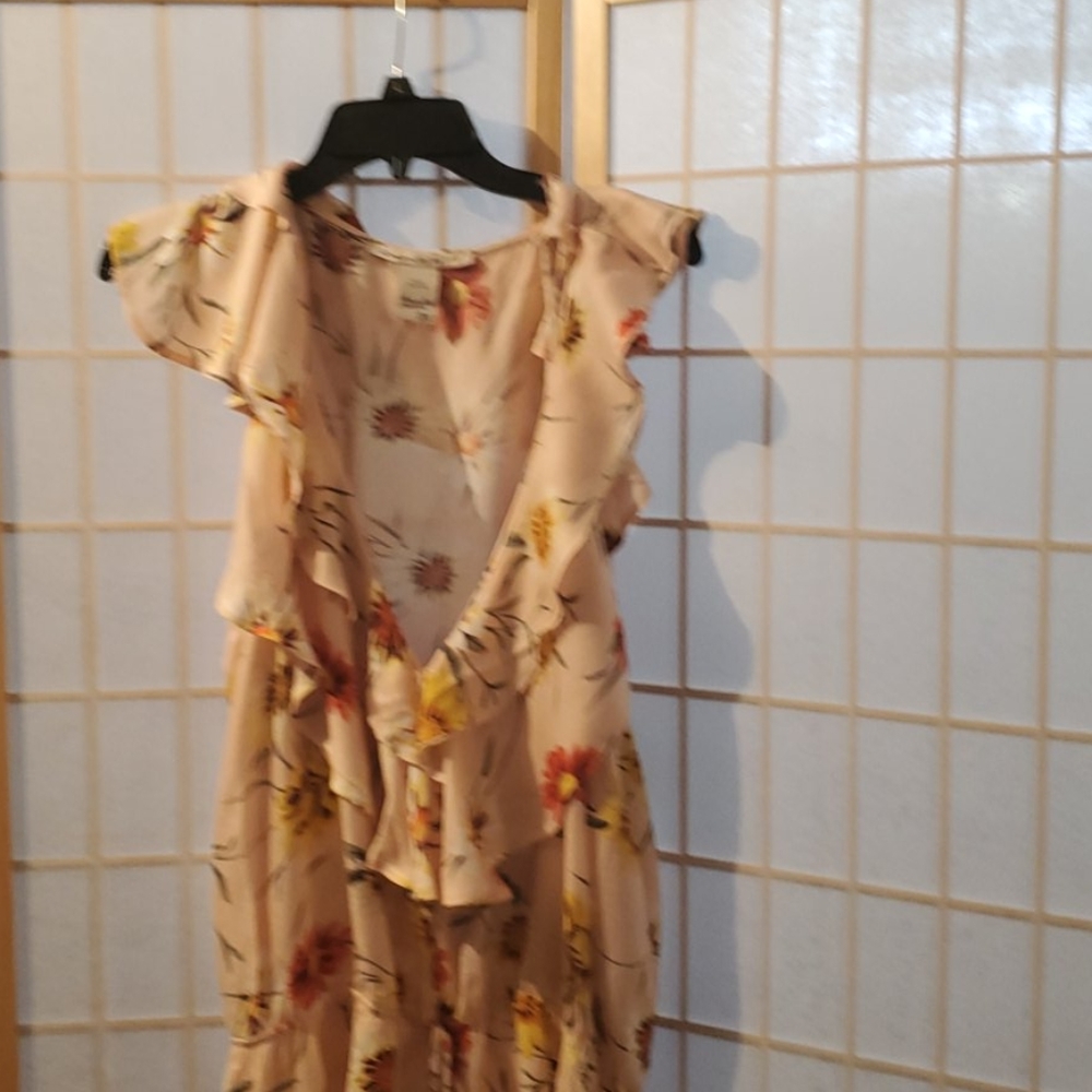 Peach Floral Sleeveless Ruffled Collar Blouse